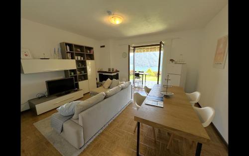 Χώρος καθιστικού στο Katty House - Dizzasco Lake Como