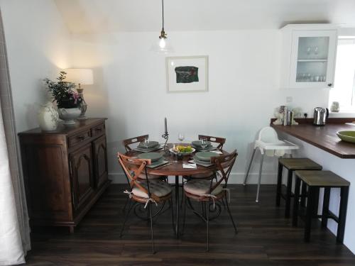 Dapur atau dapur kecil di Charming Countryside Chalet