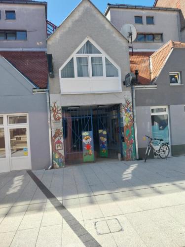 a building with graffiti on the side of it at Apartman "INSOMNIA" u samom centru grada, udaljen 100 metara od glavnog gradskog trga, sa BESPLATNIM PARKIRALIŠTEM !!! in Slavonski Brod