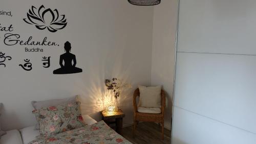 a bedroom with a bed and a table with a chair at BBPrimavera in Purasca