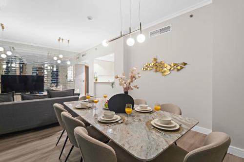 Gallery image of Stylish 3BR Burj Khalifa & Fountain Views, Walk to Dubai Mall & Metro in Dubai