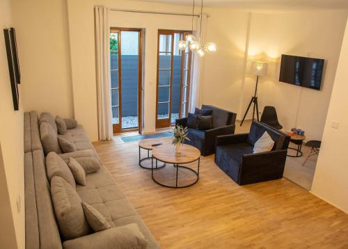 New City Centre Garden Apartment - Central Location