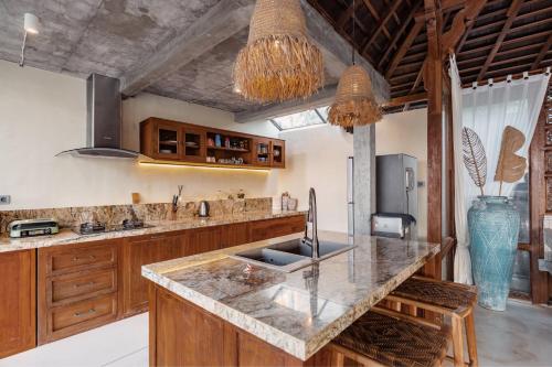 Η κουζίνα ή μικρή κουζίνα στο Dolce Vita Nusa Penida