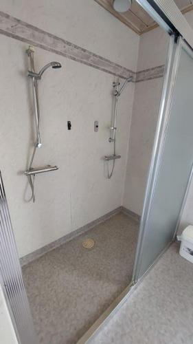 Koupelna v ubytování Spacious three room apartment with a large kitchen and bathroom