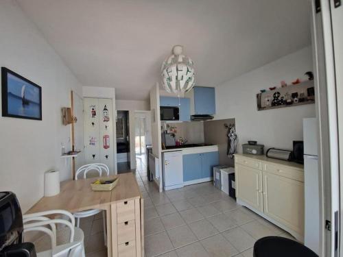 Køkken eller tekøkken på Appartement avec Piscine