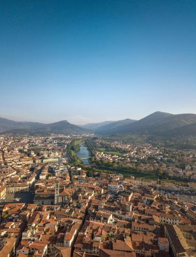 an aerial view of a city with a river at Foresteria San Niccolò in Prato