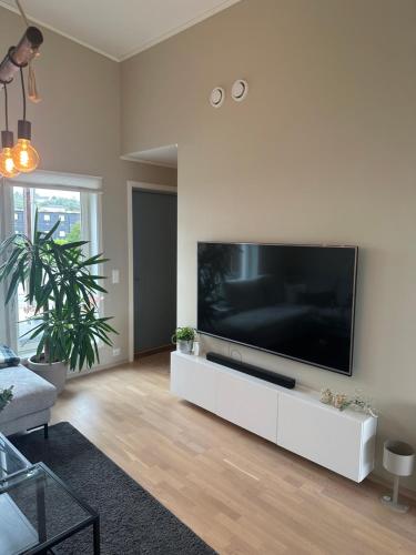 Μια τηλεόραση ή/και κέντρο ψυχαγωγίας στο Classy apartment with a seaview!