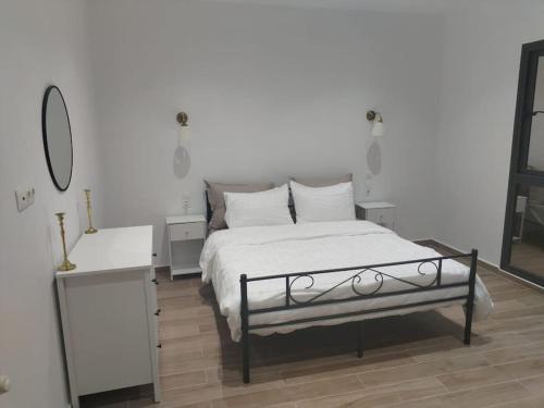 a white bedroom with a bed and a mirror at Villa haut standing avec piscine chauffée sans vis-à-vis et hammam in Ouled Moussa
