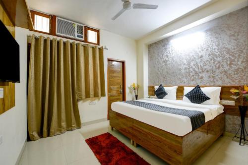 En eller flere senge i et værelse på Marina Heritage & Home Near Artemis Hospital