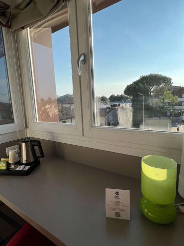 a window with a green vase on a counter at Best Western Hotel Continental in Udine