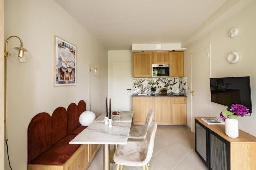 Η κουζίνα ή μικρή κουζίνα στο Atlantis Suite - Duke Housing