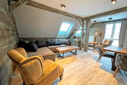a living room with a couch and a table at StrandBerg's Ursprung: Spa & Kitchen in Braunlage