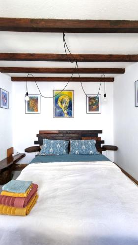 a bedroom with a large white bed in a room at House of Arts in Corroios