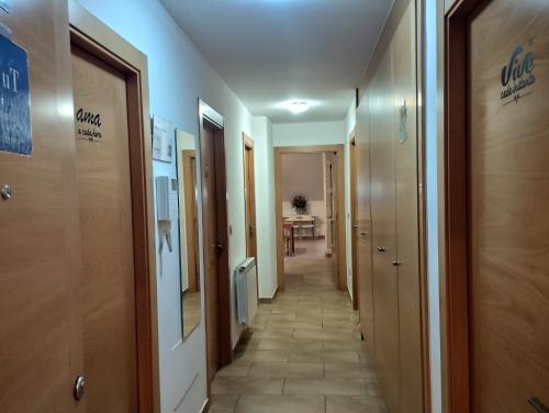 a hallway with many doors and a hallwayngthngthngthngthngthngthngthngth at Ático Vista Alegre in Lerma