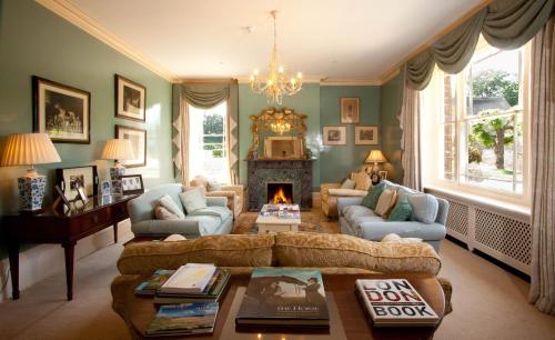 Area soggiorno di Overtown Manor Bed and Breakfast