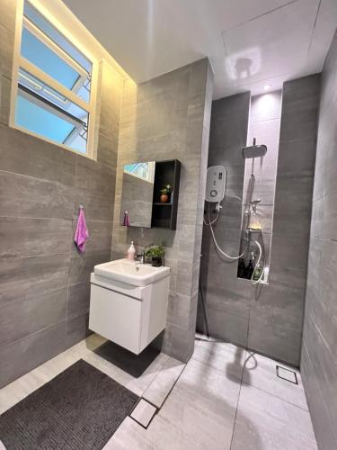 Koupelna v ubytování LoFF Suite 2 Bedroom at Kuching Riverine Resort