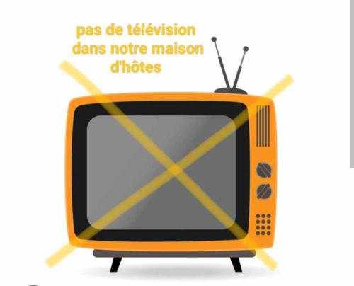 an old yellow television with yellow crosses on it at Manoir de Kerledan in Carhaix-Plouguer