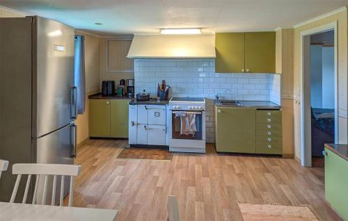 Dapur atau dapur kecil di 1 Bedroom Nice Home In Rörvik