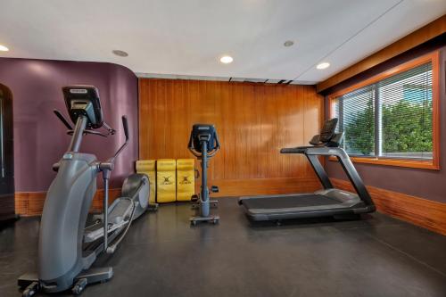 a gym with two treadmills and two exercise bikes at Gaia Residence in Vila Nova de Gaia