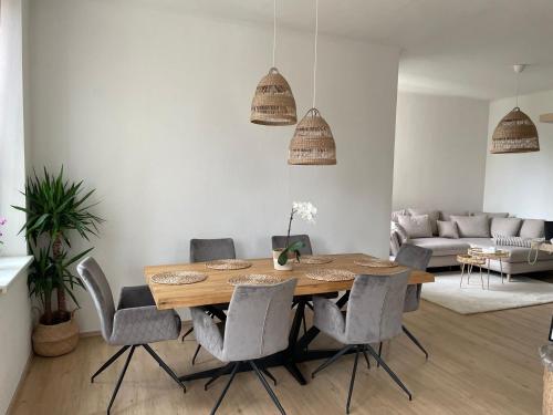 a dining room with a wooden table and chairs at Apartment Hafingervilla in Sankt Pölten