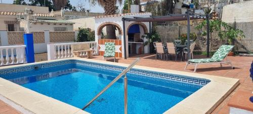 Casa Rural Los Llanos, piscina y barbacoa