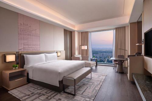 Postel nebo postele na pokoji v ubytování JW Marriott Hotel Xi'an