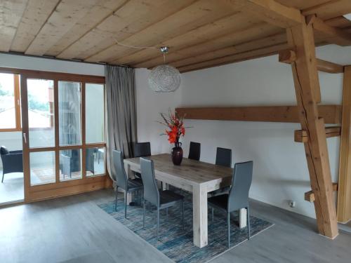 a dining room with a wooden table and chairs at Ferienwohnung Bruckmühle in Wasserburg am Inn