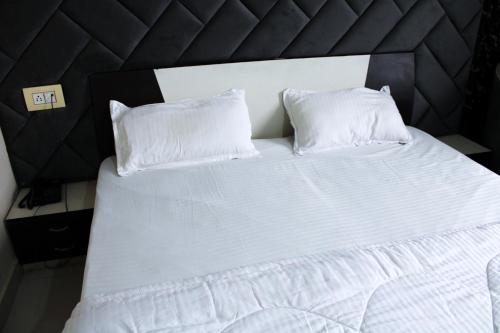 Cama o camas de una habitación en Sangam Hotel
