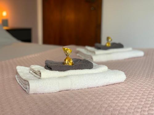 a couple of towels sitting on top of a bed at B&B Casa Contento in Arcevia