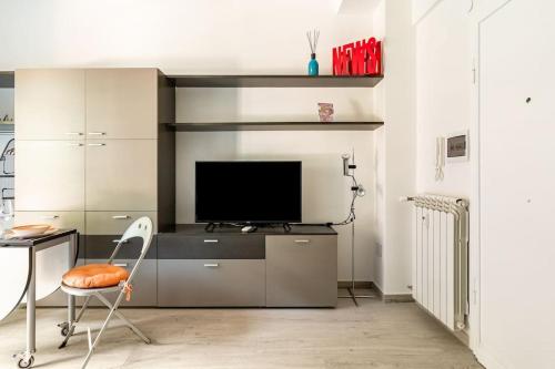 Vatican tiny house by Gialel
