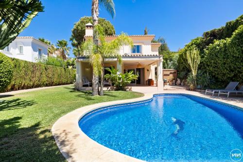 ViVi Homes -Villa Alpetona Private Pool, Garden & Terrace