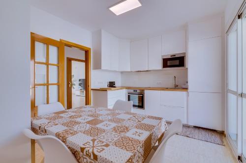 Apartamento Al Sakia 2bdr com piscina e ar condicionado
