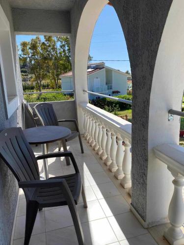 a balcony with two chairs and a table and a table at RESIDENTS IONIAN (BED AND BREAKFAST) in Argostoli
