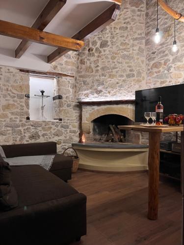 Χώρος καθιστικού στο Prina Stone Retreat