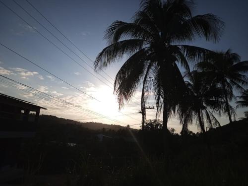 Η ανατολή ή δύση του ηλίου όπως φαίνεται από αυτή η παραθεριστική κατοικία ή από εκεί κοντά