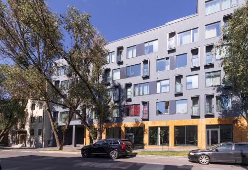 two cars parked in front of a building at Revalia Lastekodu-Odra Bus Station Airport Apartments in Tallinn