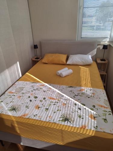 STUDIO APARTMAN MARKo C self-check in,frre parking