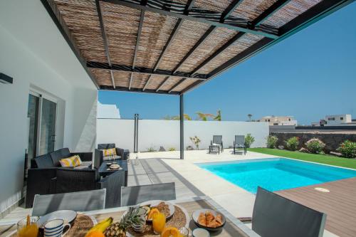 Serena Villa 38 - Heated pool, Sea Views, AC, High Speed Internet