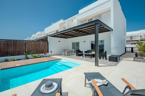 Serena Villa 38 - Heated pool, Sea Views, AC, High Speed Internet