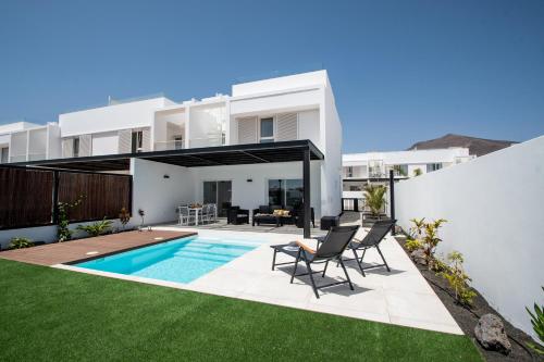 Serena Villa 38 - Heated pool, Sea Views, AC, High Speed Internet