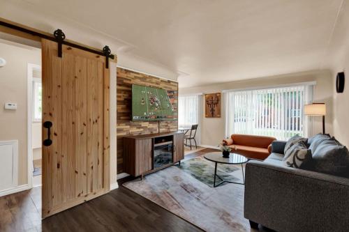 a living room with a couch and a tv at Stylish Comfy Shleby Retreat Patio Parking in Shelby
