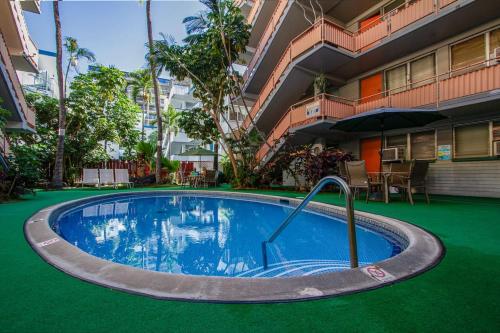 a swimming pool in the middle of a building at Hawaii Style Centrally located with full kitchen in Honolulu
