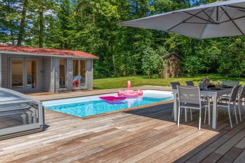 Swimmingpoolen hos eller tæt på Villa Écrin Du Lac