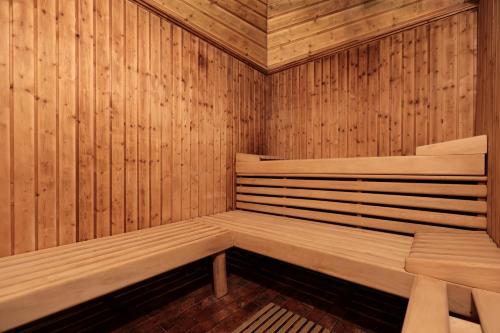 a wooden sauna with two benches in it at AMARI PARK Residence in Golyama Zhelyazna