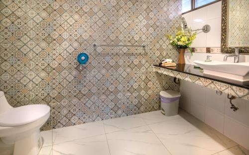 a bathroom with a shower with a toilet and a sink at Villa Madee near Walking Street and beaches in Pattaya South