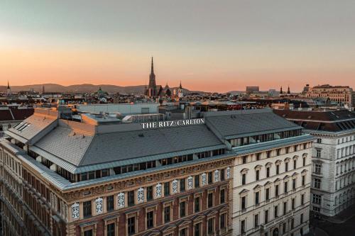Nespecifikovaný výhled na destinaci Vídeň nebo výhled na město při pohledu z hotelu
