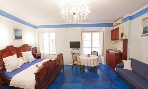 1 Bed - Sleeps 2 - Centre of Old Town w Wifi