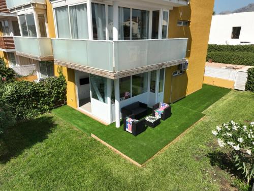 Κήπος έξω από το Albir Experience