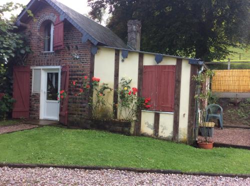 Photo de la galerie de l'établissement Maisonnette independante a 500 m du centre ville minimum 2 nuits, à Vimoutiers