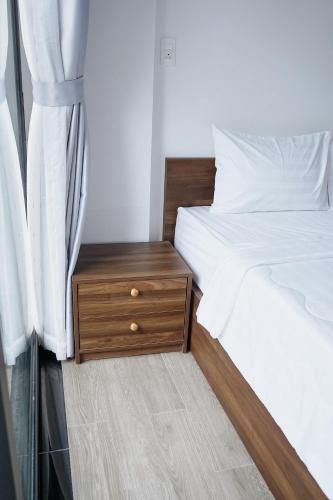 Ένα ή περισσότερα κρεβάτια σε δωμάτιο στο Amber Hotel